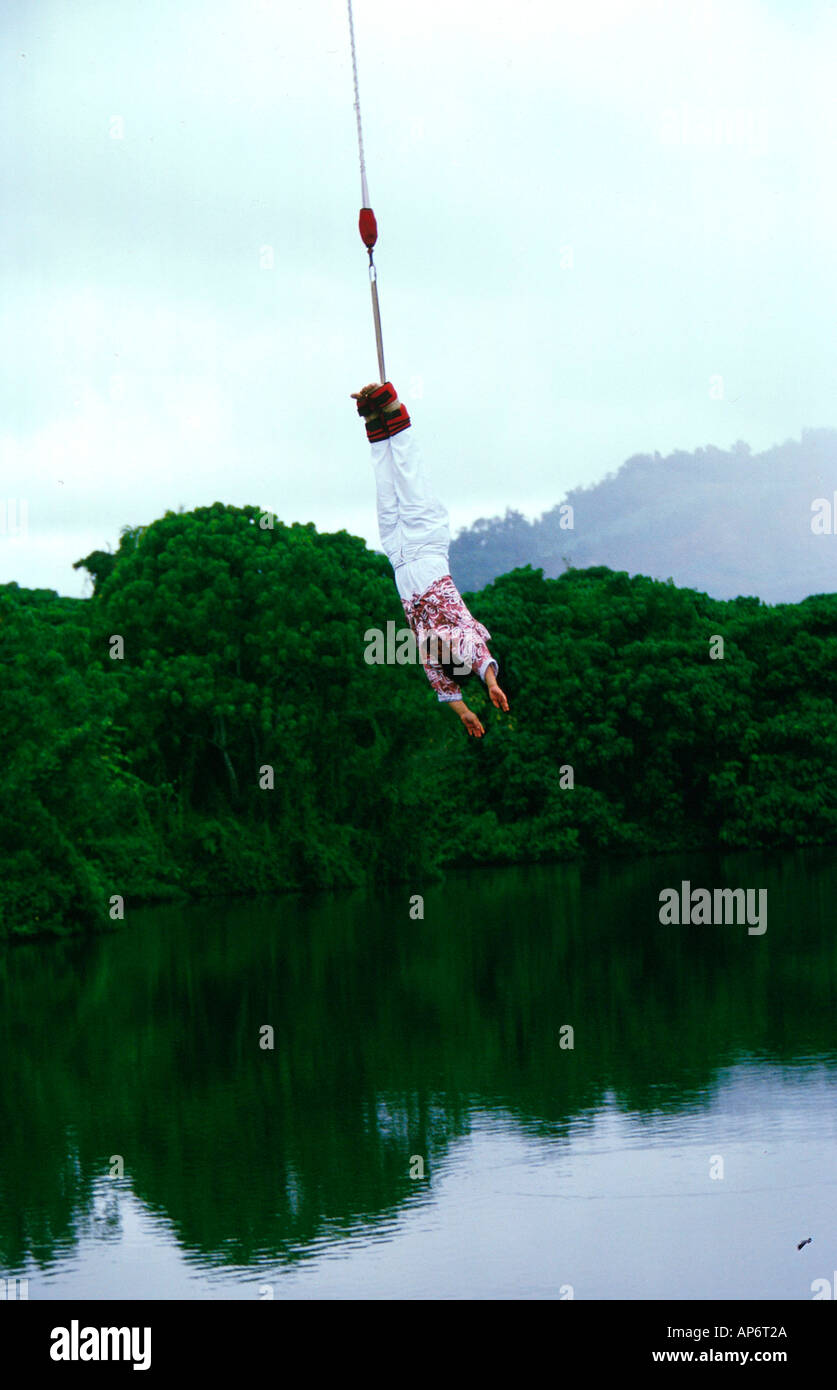 BUNGEE-JUMPING AKTION Stockfoto