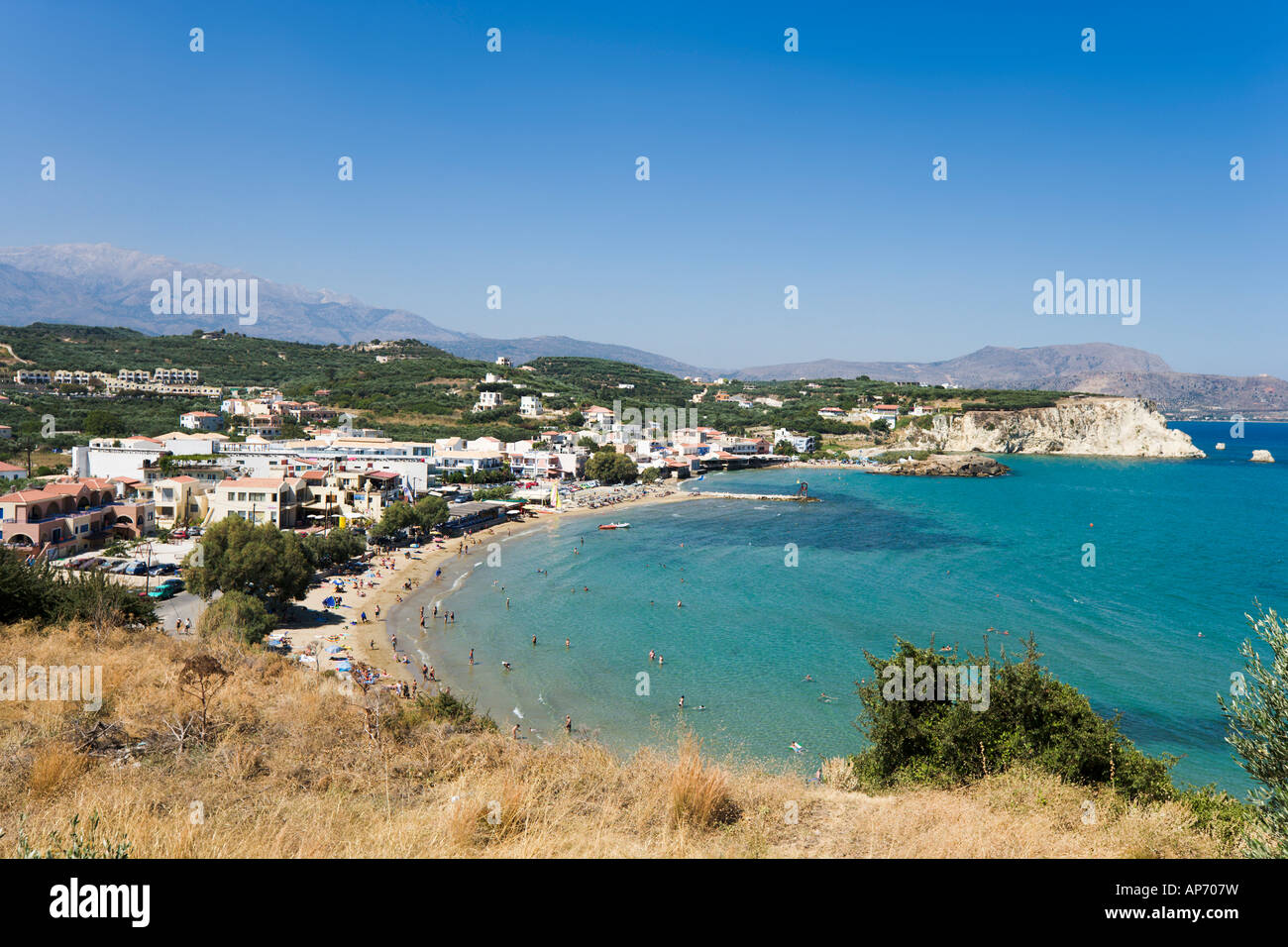 Blick über Almeritha (oder Almeridaansicht, Almiridha, Almirida, Almyrida), Bucht von Souda, Chania (Hania) Provinz Kreta Griechenland Stockfoto