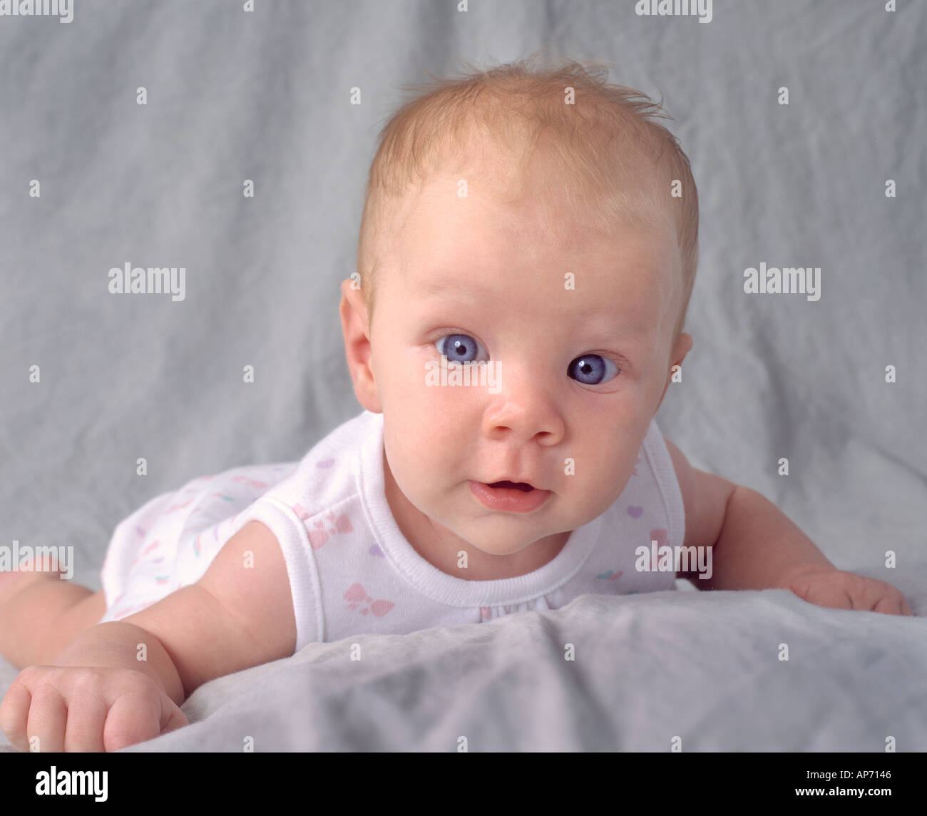 Sechs Monate alten & Baby blaue Augen Stockfoto