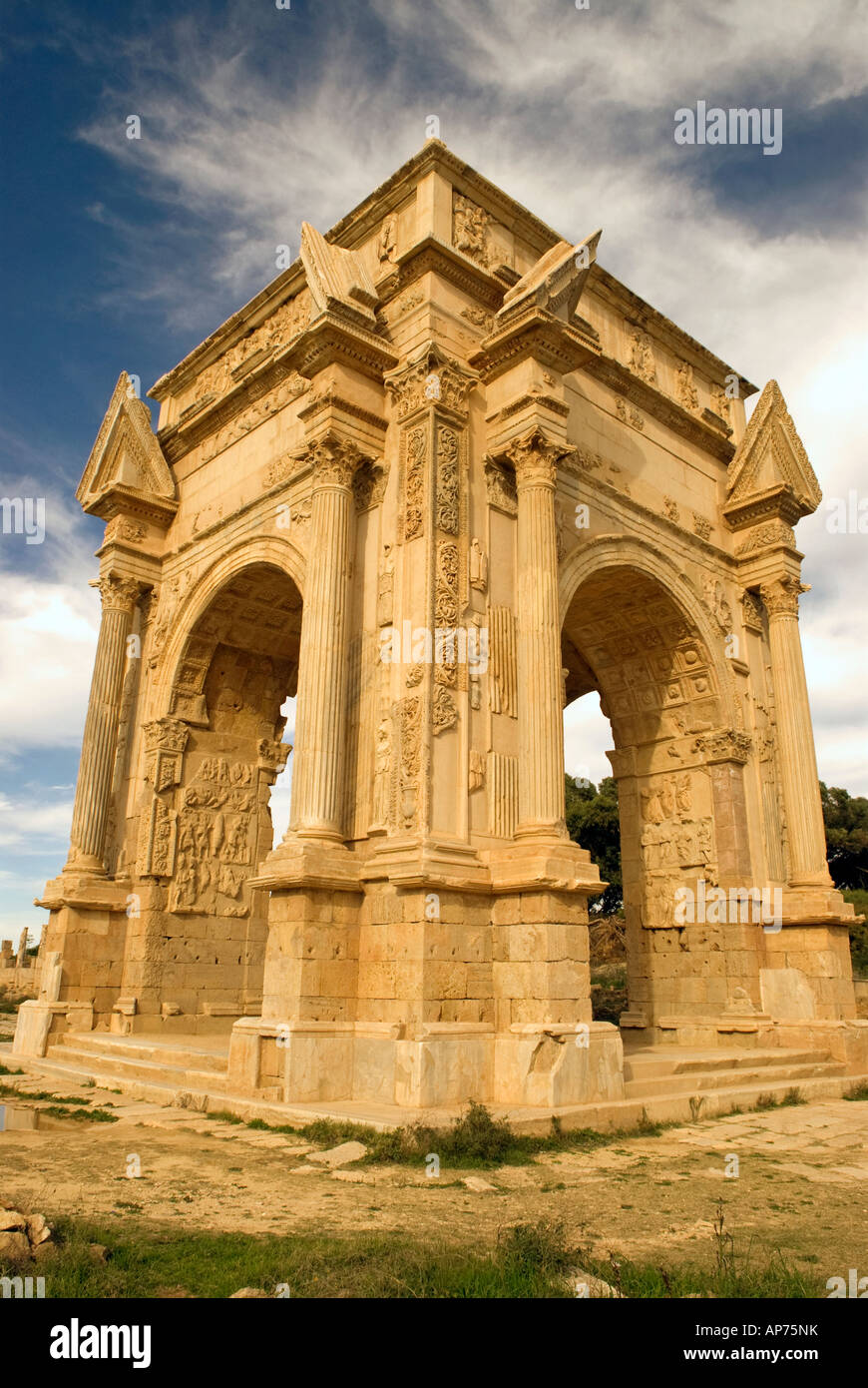 Bogen des Septimius Severus, Leptis Magna, Libyen. Stockfoto