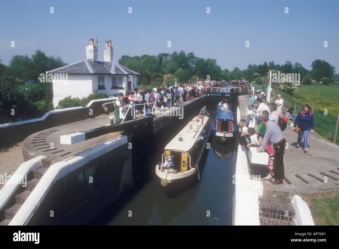 Narrowboats während eines Kanal-Festivals an Stocker Schleuse am Grand Union Canal bei Batchworth in Hertfordshire England UK Stockfoto