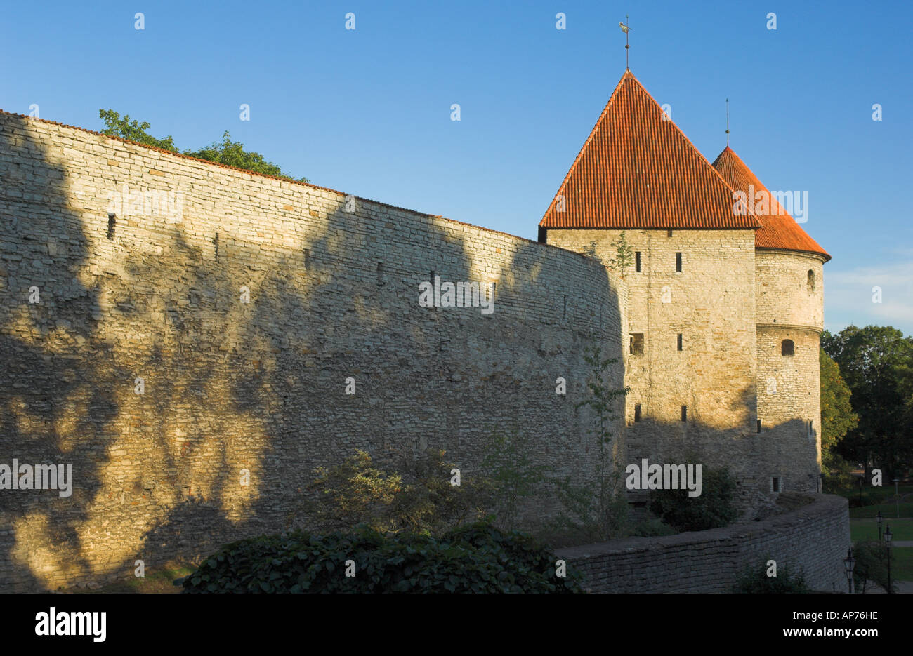 Tallinn mittelalterlichen Stadtmauern und Verteidigung Türme Estland EU Europa Ostsee Stockfoto
