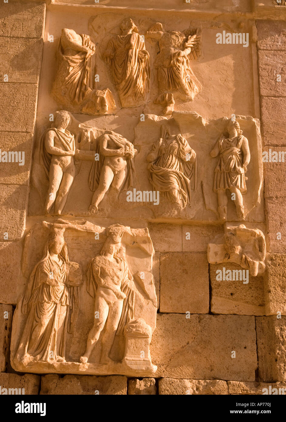 Detail der Schnitzereien auf Bogen von Septimius Severus Leptis Magna Libyen Stockfoto