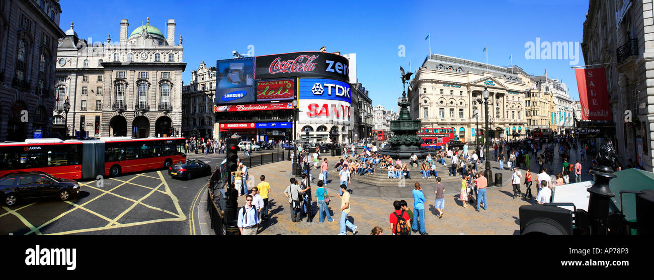 Panorama London Piccadilly Circus, Bild mit sehr hoher Auflösung aufgenommen an einem schönen Sommertag Stockfoto