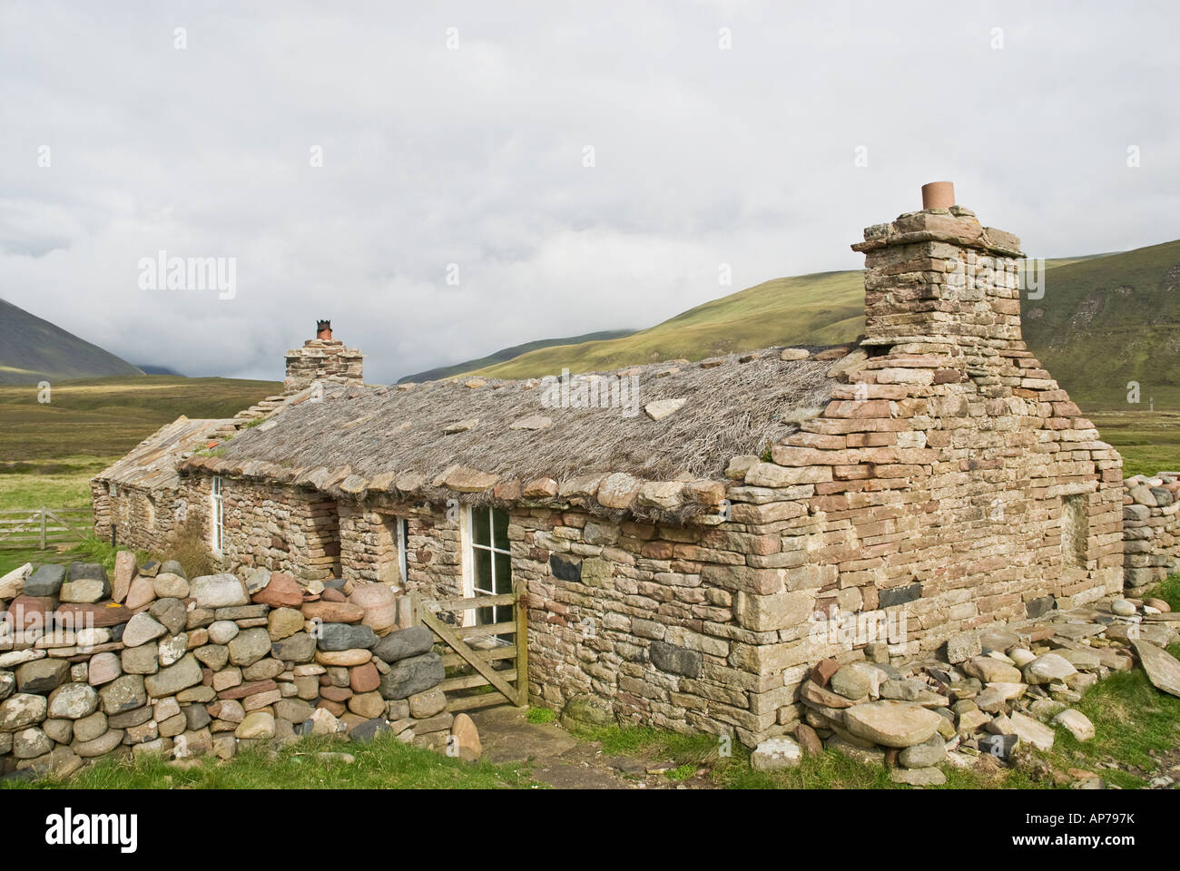 Burnmouth Schutzhütte, freie alten Stein, den Kleinbauern Haus jetzt umgebaut Reisende Unterschlupf bei Rackwick Bay, Hoy, Orkney, Schottland Stockfoto