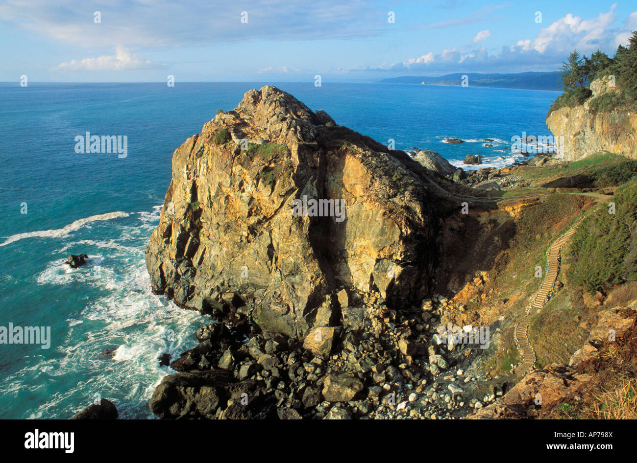 Am Nachmittag Licht auf Hochzeit Rock und Pfad führt hinunter der Strand-Patricks's Point State Park Humboldt County Kalifornien Stockfoto