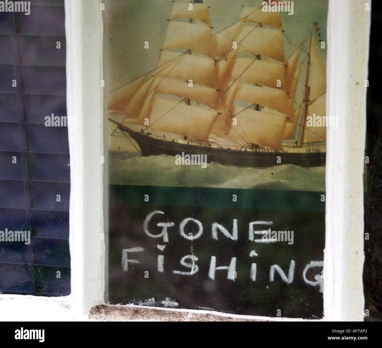 Weg Angeln, Zeichen in einem Fenster bei Clovelly in Nord-Devon Stockfoto