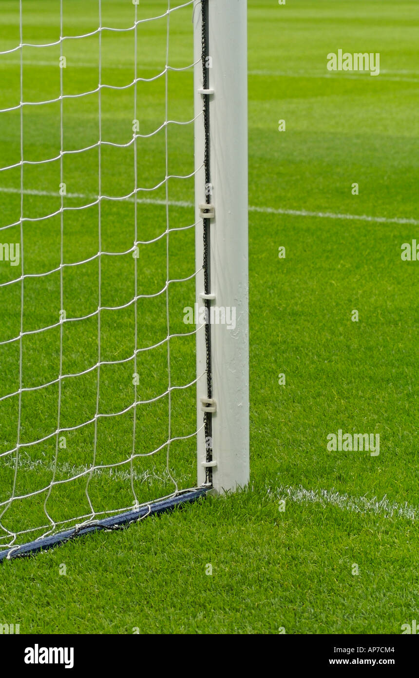 Fußball Torpfosten und Netting auf dem Fußballplatz Stockfoto