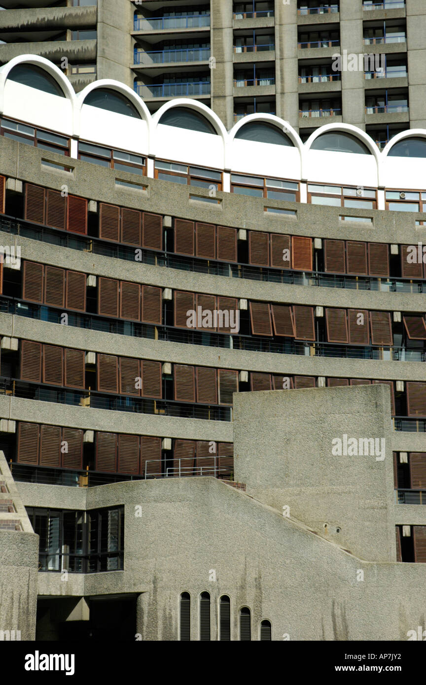 Nahaufnahme der Apartments im Barbican in Stadt von London, England, Großbritannien Stockfoto