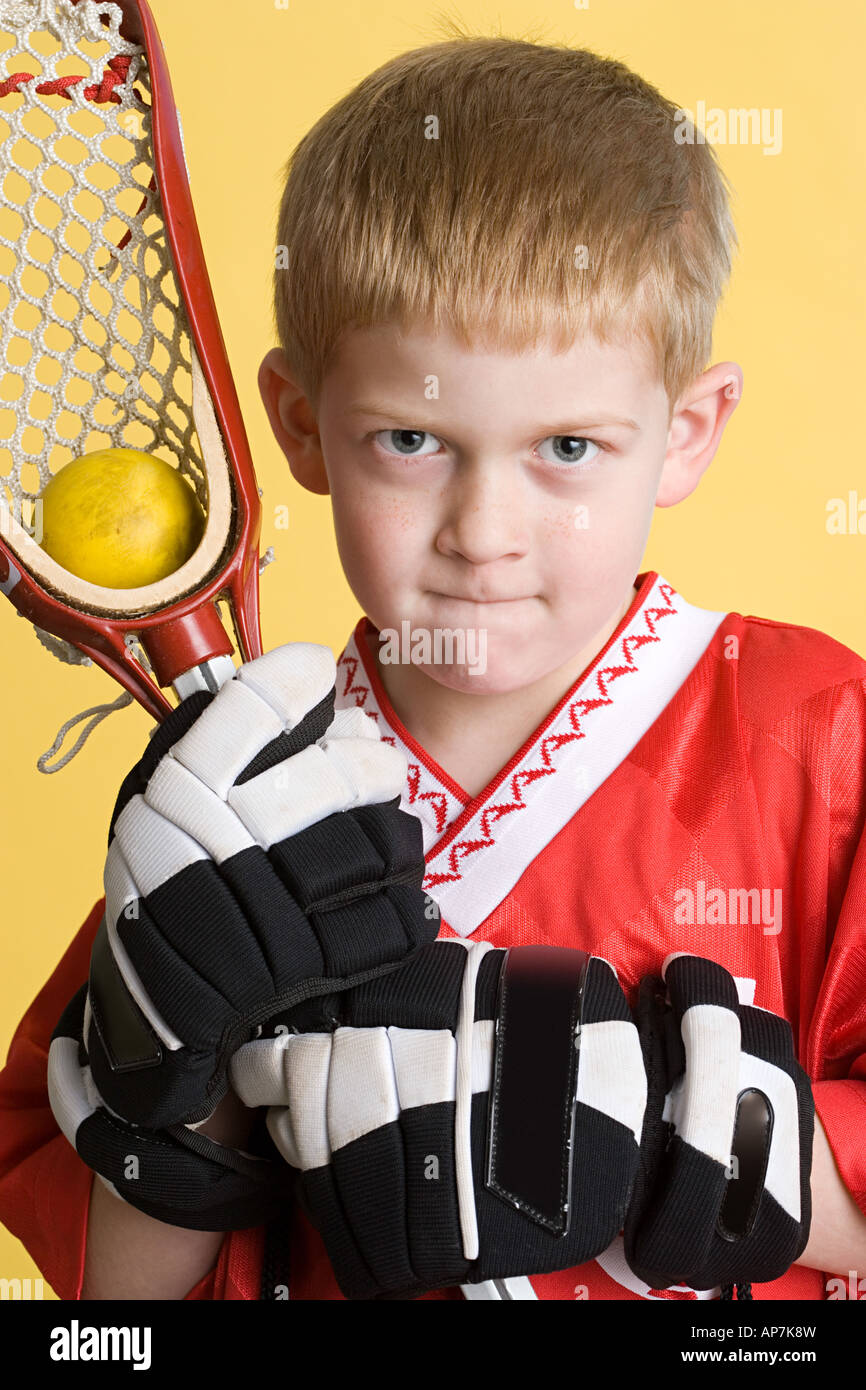 Junge bereit für lacrosse Stockfoto