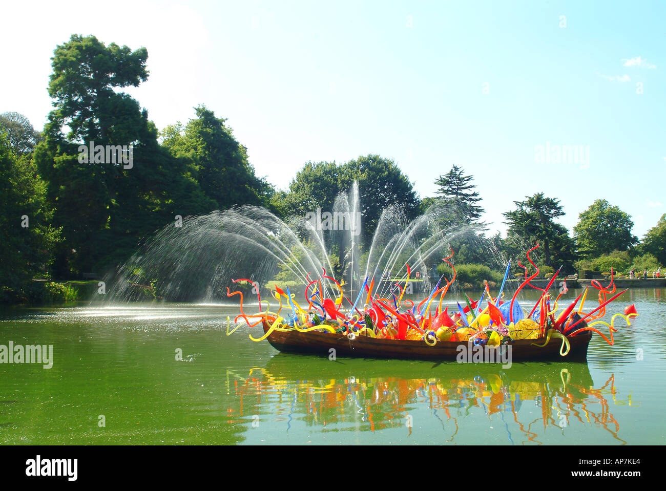 Exponate in der Ausstellung von Dale Chihuly in Kew Gardens in London. Stockfoto