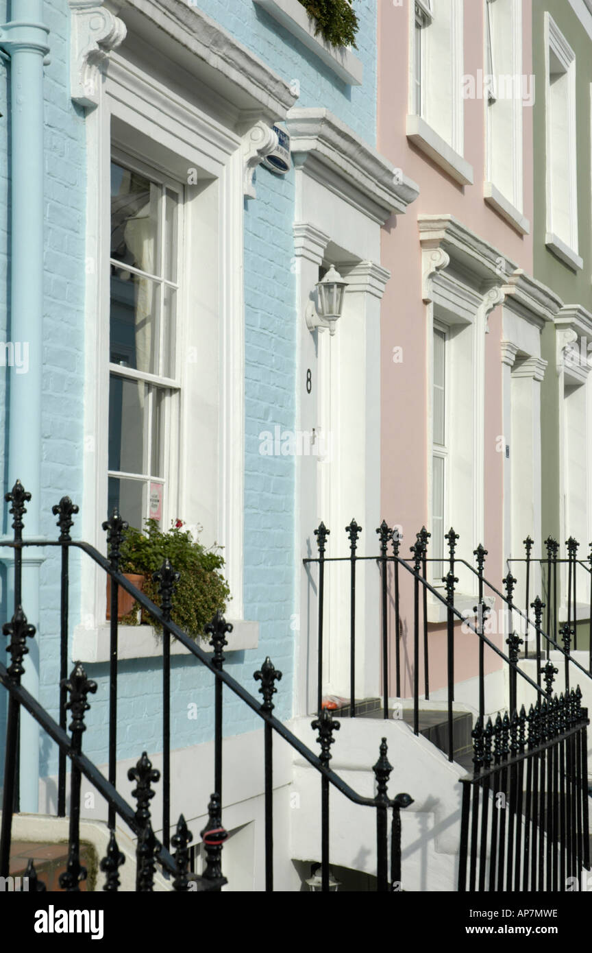 Pastell gefärbt Reihenhäuser in Notting Hill London England Stockfoto