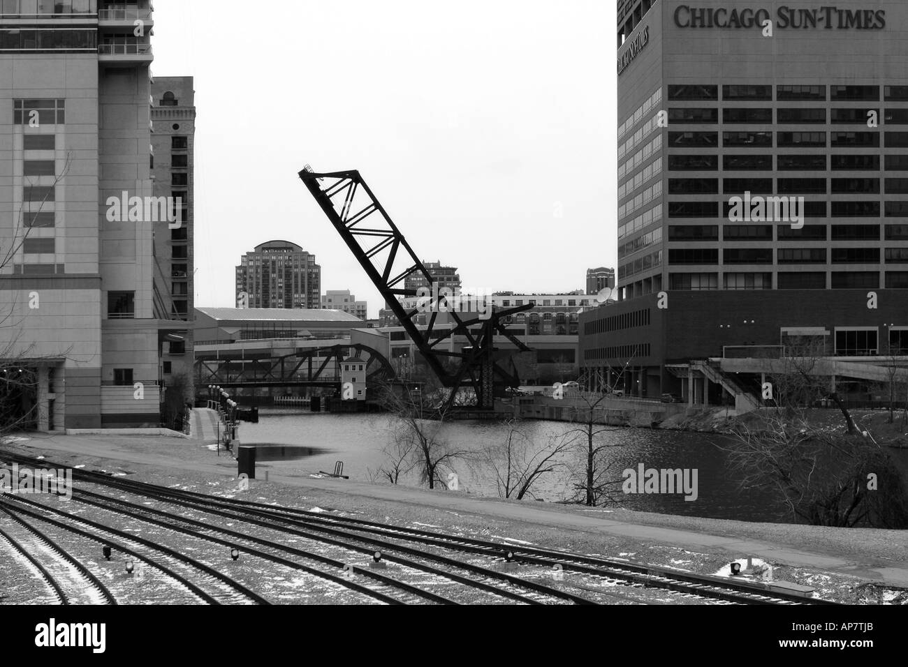 Kinzie Unentschieden Brücke und Chicago Sonne mal Gebäude in der Nähe von Chicago downtown p Schlüsselwörter Kinzie zeichnen überbrücken Chicago Loop Innenstadt chic Stockfoto