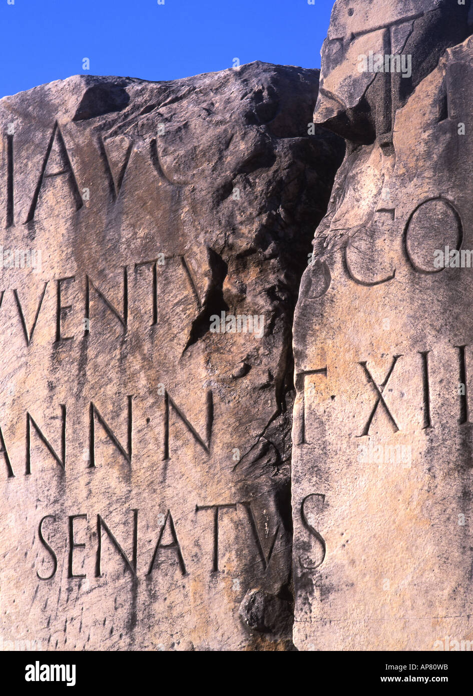 Lateinische Inschrift auf Steintafel im Forum Rom Latium Italien Stockfoto