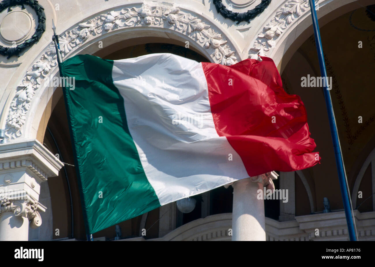 Niedrigen Winkel Ansicht der italienischen Flagge, Italien, Europa Stockfoto