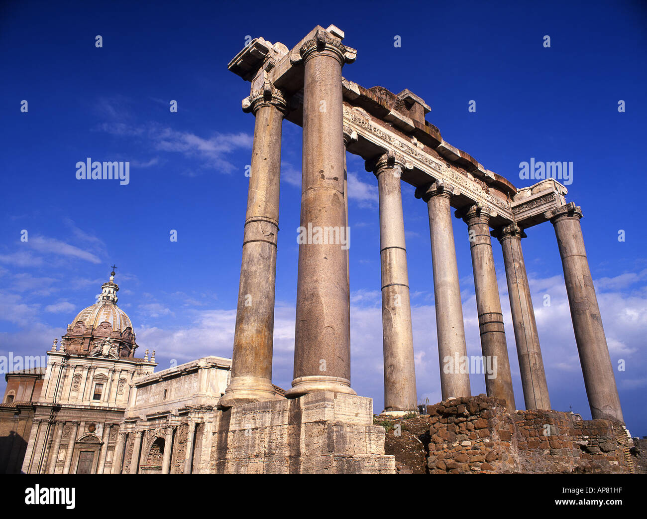 Tempel des Saturn und Kirche von SS Luca & Martino Forum Lazio Rom Stockfoto