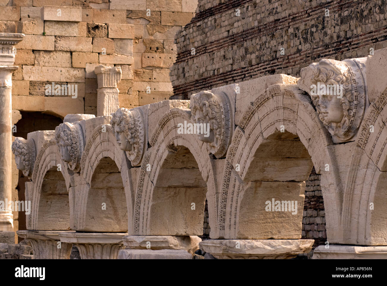 Medusa Köpfe severischen Forum Leptis Magna Libyen Stockfoto