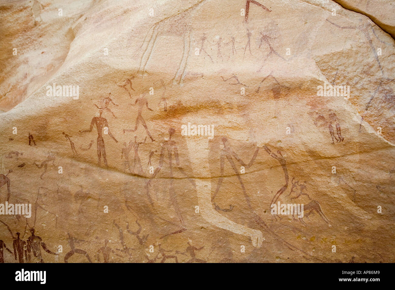 Felszeichnungen, Mestekawi Höhle, Gilf Kebir, westliche Wüste Ägyptens. Stockfoto