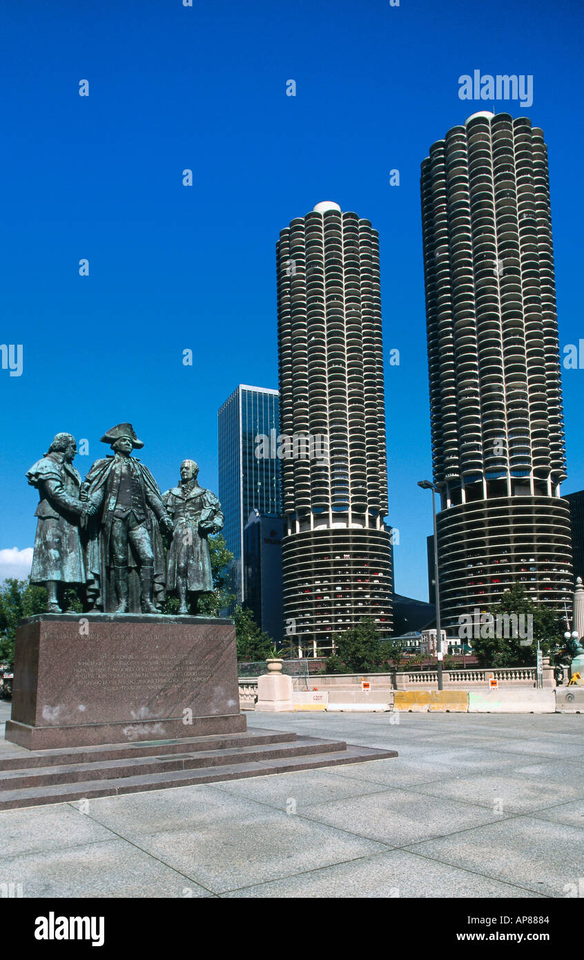 Statuen von Robert Morris, George Washington und Haym Salomon, Marina-Türme, Wacker Drive, Marina City, Chicago, Illinois, USA Stockfoto