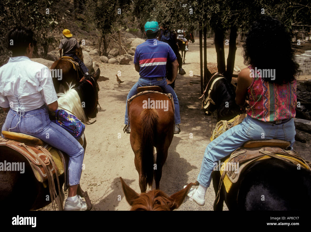Leute, Touristen, Reiten, Reiter, Reiter, Reiten, Pferd, Dorf, La Desembocada, Jalisco, Mexiko Stockfoto