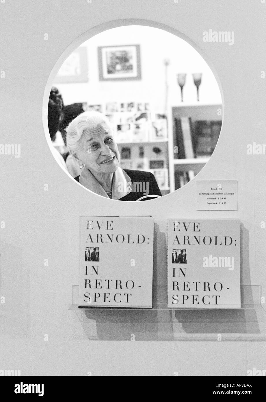 Magnum-Fotograf Eve Arnold bei der Vorstellung des hr buchen In Retrospect in Birmingham ENgland UK, 1996 Stockfoto
