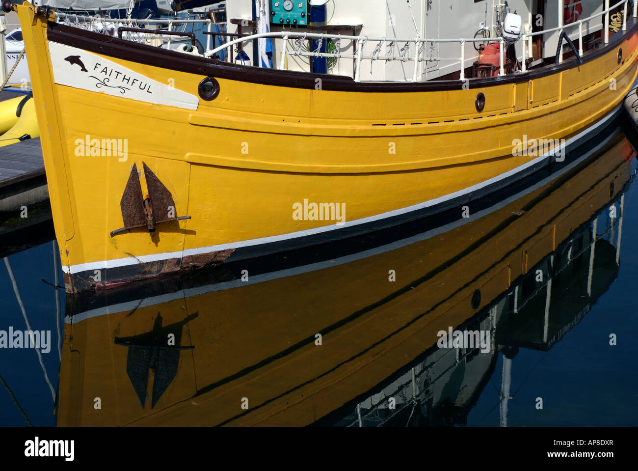 Ein Fischerboot namens Gläubigen in der Barbican Hafen, Plymouth, Devon Stockfoto