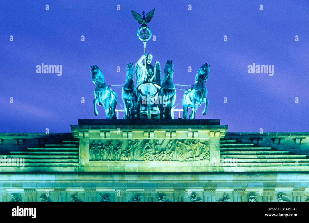 Welche Skulptur Krönt Das Brandenburger Tor www.alamy.de