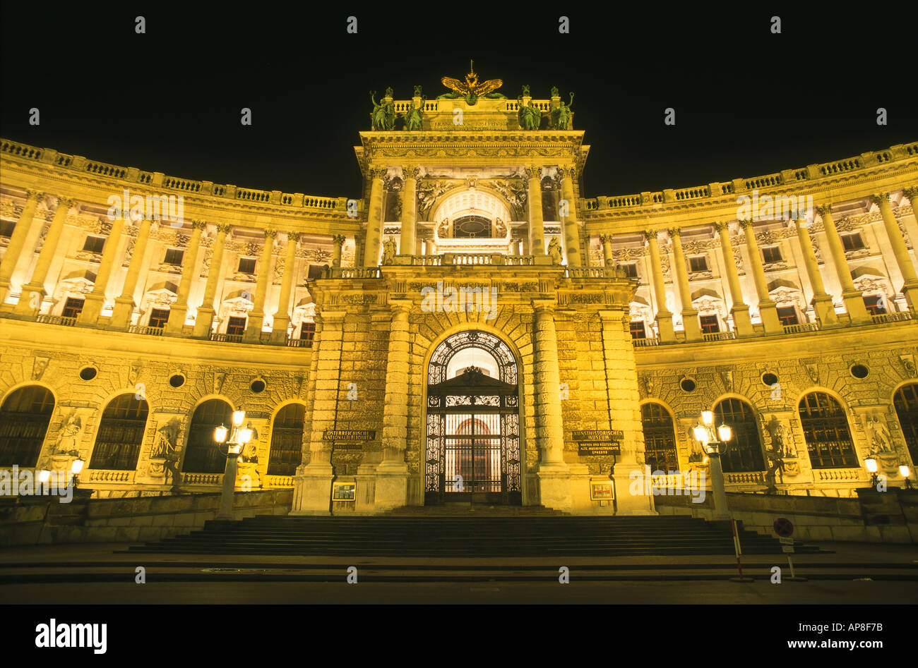 Theater leuchtet in der Nacht, Hofburg-Theater, Wien, Österreich Stockfoto