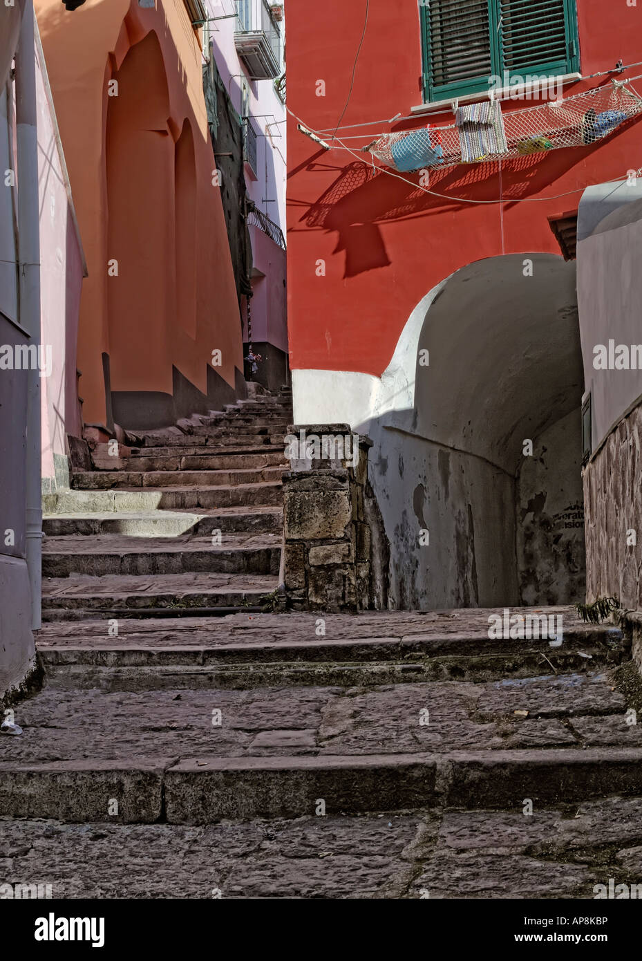 Procida, Isola di Napoli, Insel von Naples Fishing Port, Kampanien, Italien vertikal Stockfoto