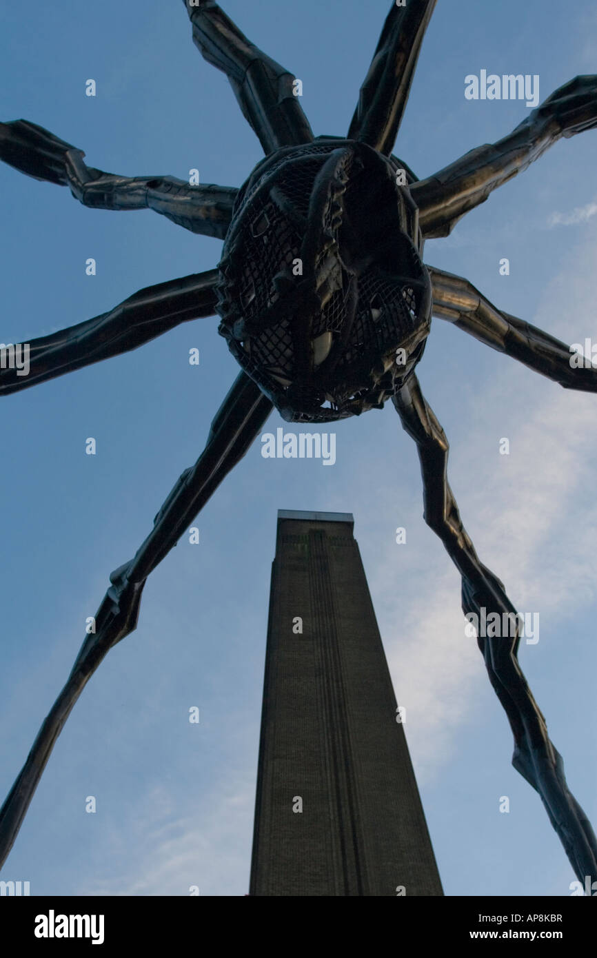 Louise Bourgeois Spider Klangskulptur außerhalb der Tate Modern, London Stockfoto