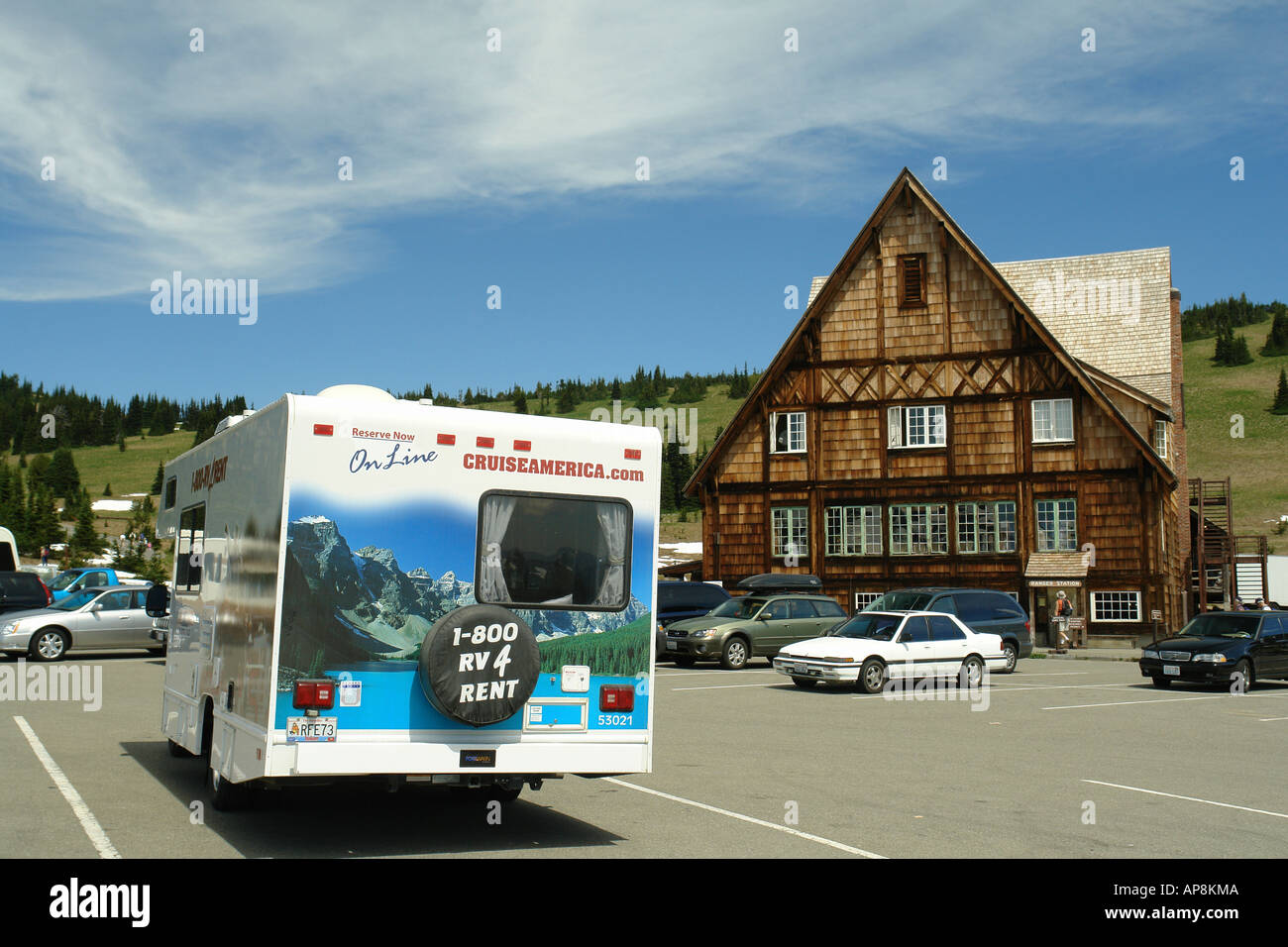 AJD52863, Mt. Rainier Nationalpark, WA, Washington, Mount Rainier, Sonnenaufgang Day Lodge, Visitor Center, Parkplatz Stockfoto