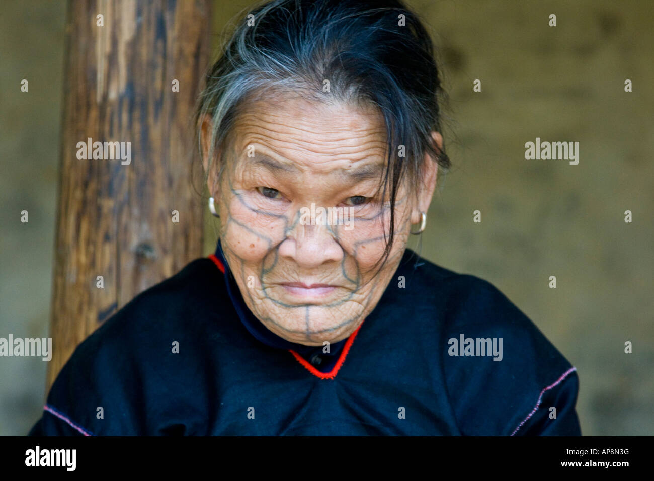 Li Frau Insel Hainan China Stockfoto