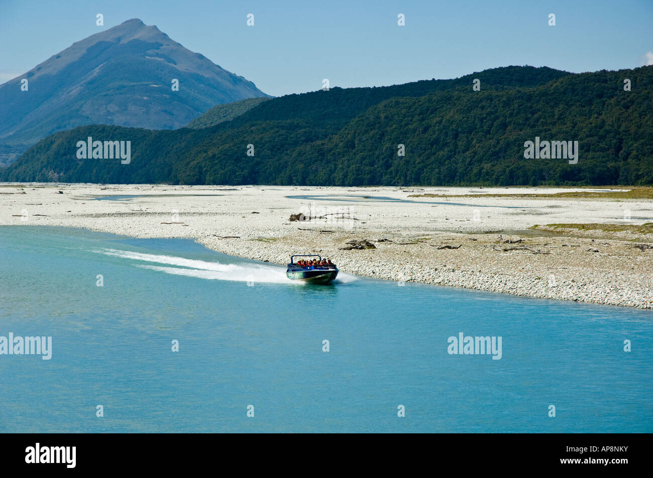 Jet-Boot reist Dart River, Otago, Neuseeland Stockfoto