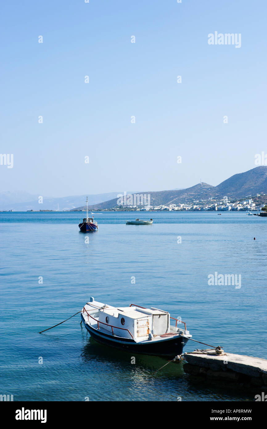 Angelboote/Fischerboote nahe Plaka blicken nach Elounda, Nordostküste, Kreta, Griechenland Stockfoto