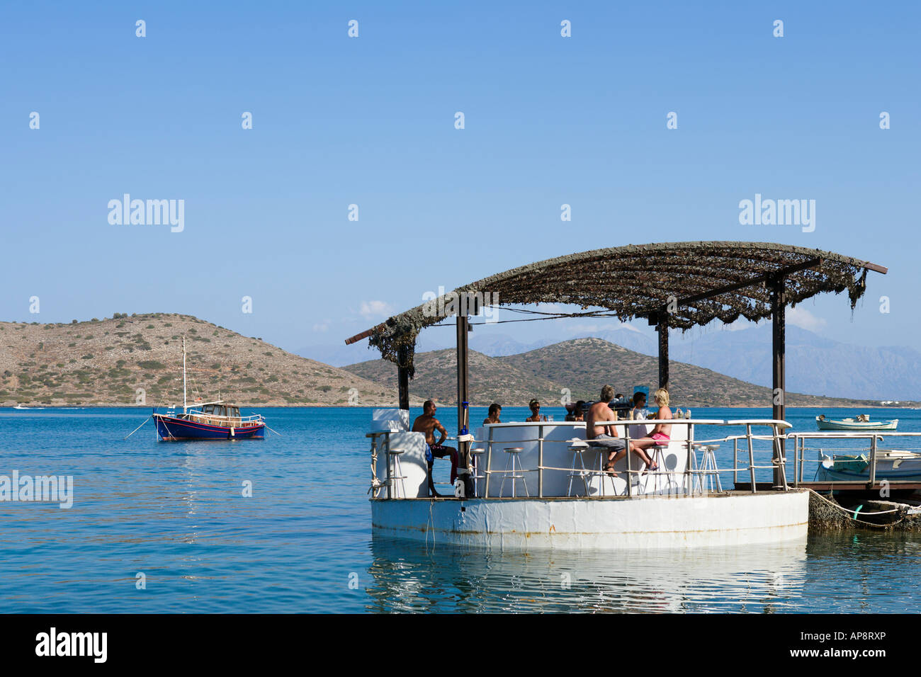 Bar im freien Marmin Bay Hotel in der Nähe von Elounda, Nordostküste, Kreta, Griechenland Stockfoto