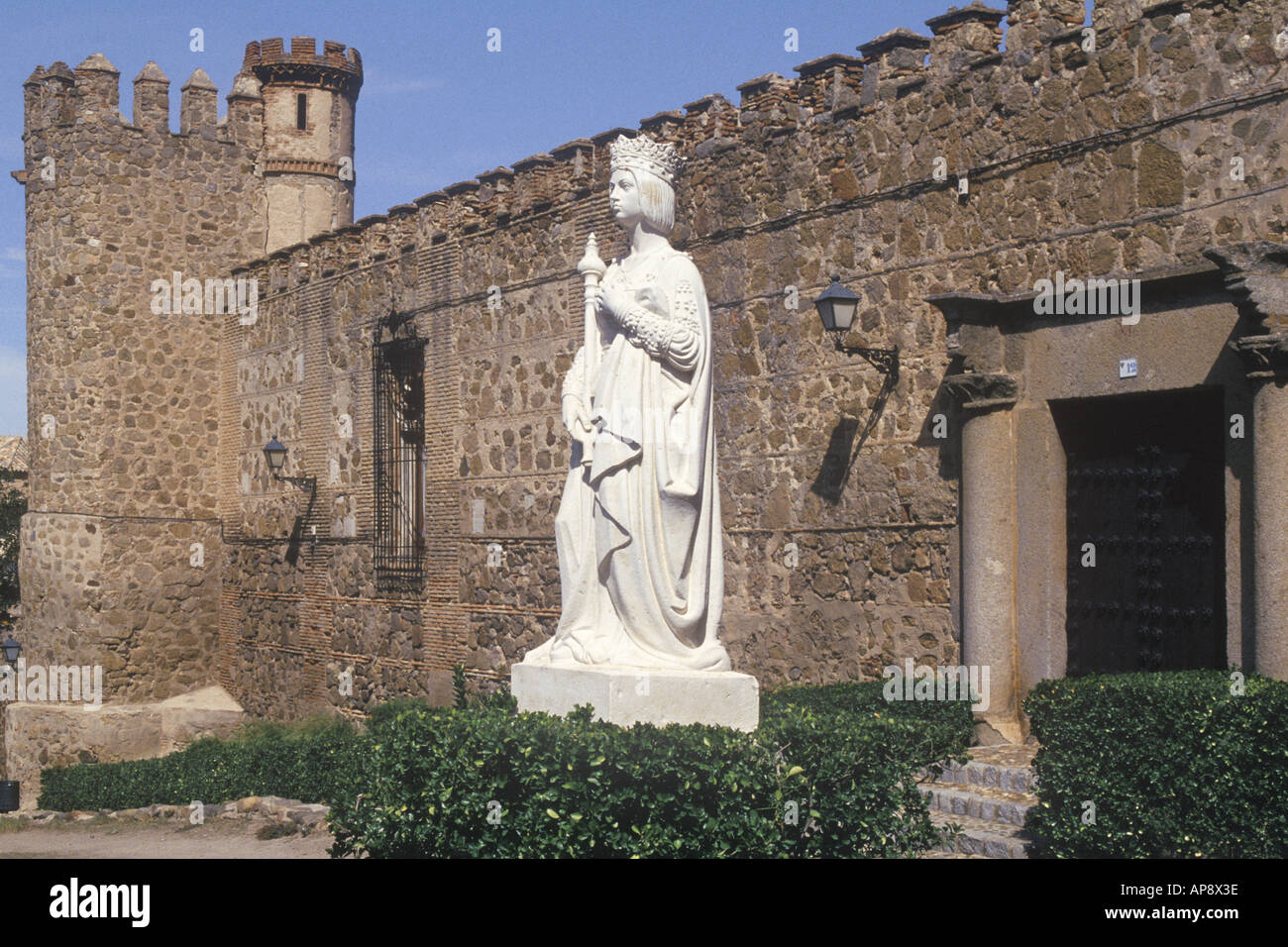 Europa Spanien Toledo Kastilien La Mancha San Juan de Los Reyes Statue von Isabel der katholischen Stockfoto