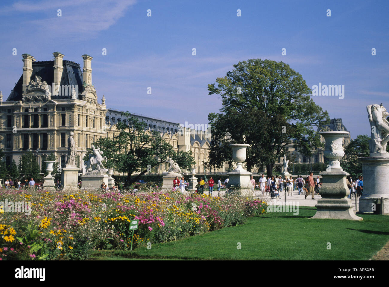 Europa Frankreich, Paris Jardin des Tuileries und das Musée du Louvre ...