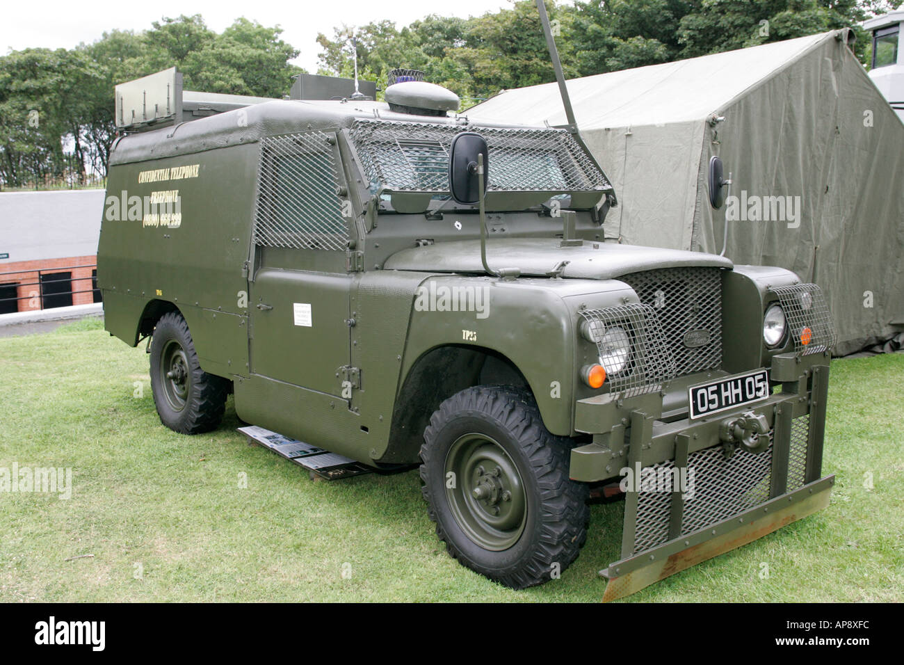 Britische Armee gepanzerte Geländewagen bei Grey Point Fort Helens Bay County, Northern Ireland Stockfoto