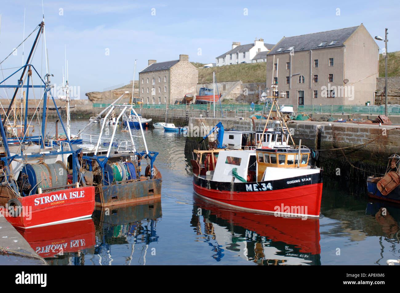 Fischerboote im Hafen von Burghead Moray, Grampian Garnele. Schottland.  XPL 3404-334 Stockfoto