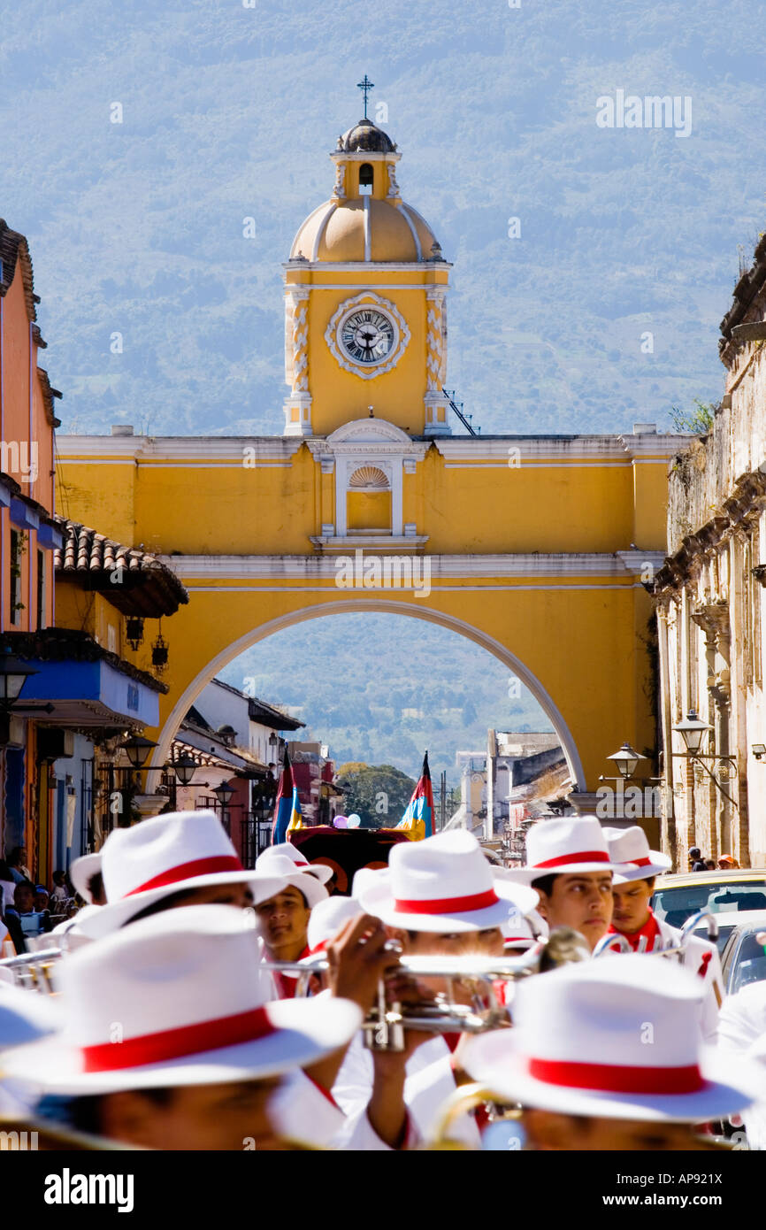 Parade Santa Catalina arch koloniale Hauptstadt Antigua Guatemala Stockfoto