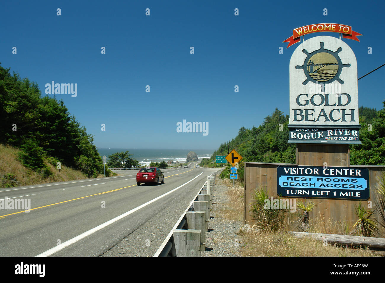 AJD51437, Gold Beach, OR, Oregon, Pacific Ocean, Pacific Coast Scenic Byway, RT, Route, Highway 101, Willkommen Schild Stockfoto