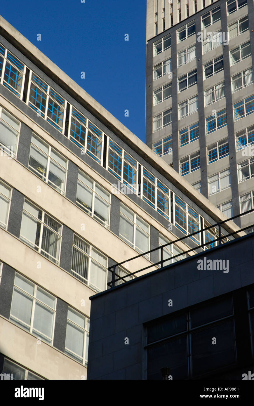 Überlappende siebziger Beton Gebäude, London, UK Stockfoto