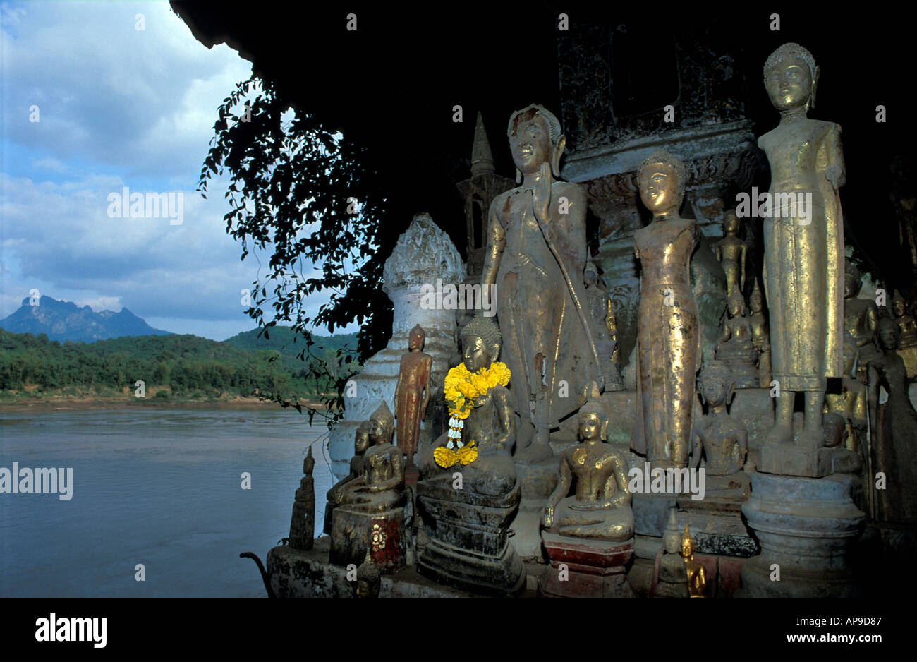 Tham Thing enthält die untere Höhle Pak Ou c2500, die Buddha-Statuen Francois Garnier in den 1860er Jahren Luang Prabang Laos besucht Stockfoto