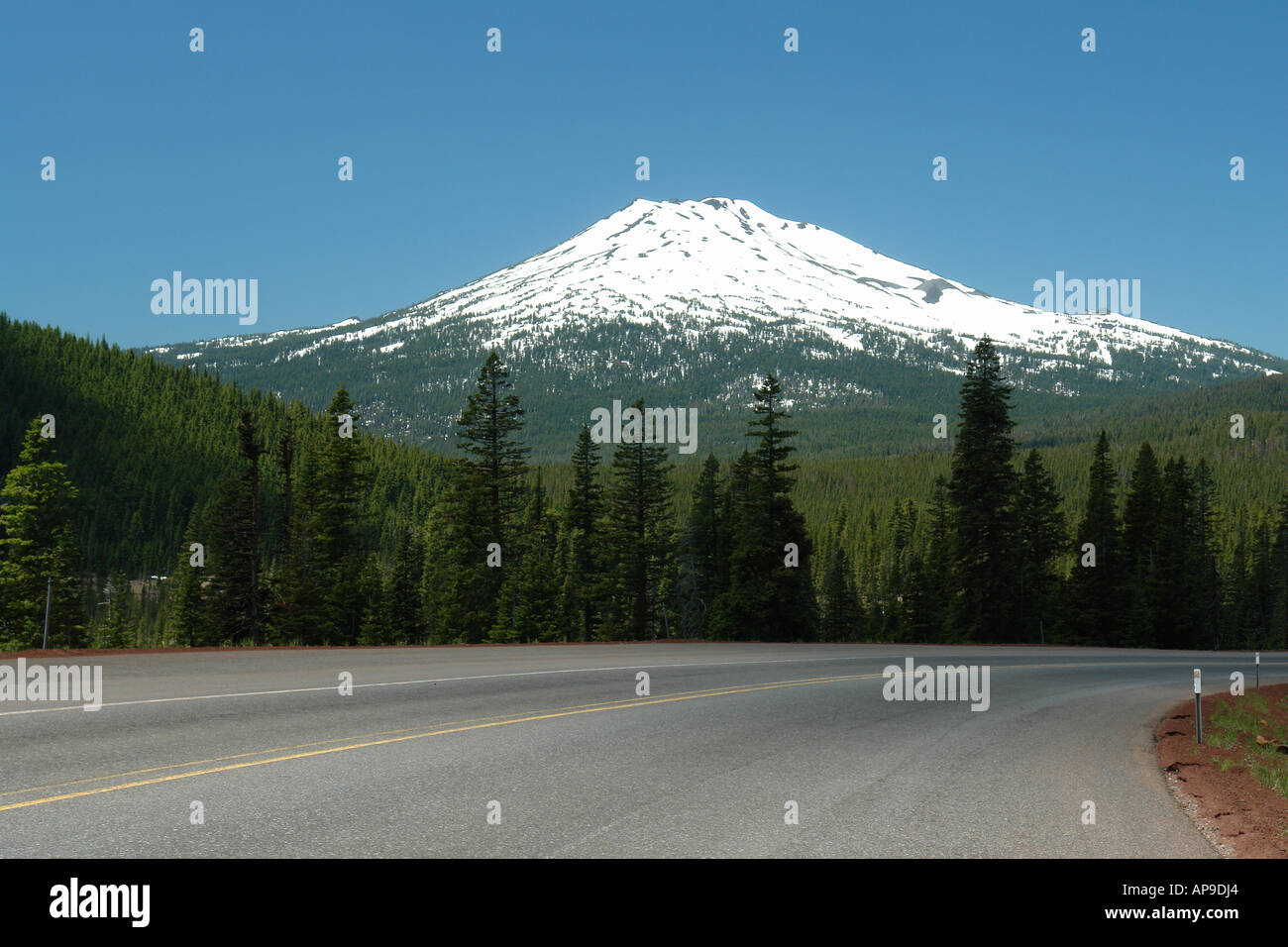 AJD50946, Deschutes National Forest, OR, Oregon, Mount Bachelor, Cascade Lakes National Scenic Byway, Kaskade-Strecke Stockfoto