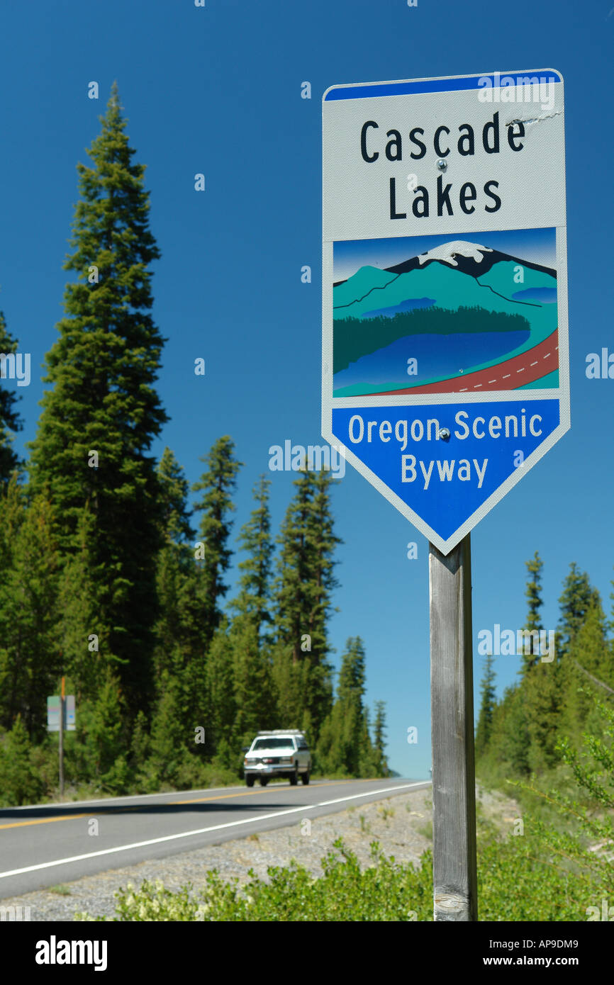 AJD50969, Deschutes National Forest, OR, Oregon, Cascade Lakes National Scenic Byway, Straßenschild Stockfoto