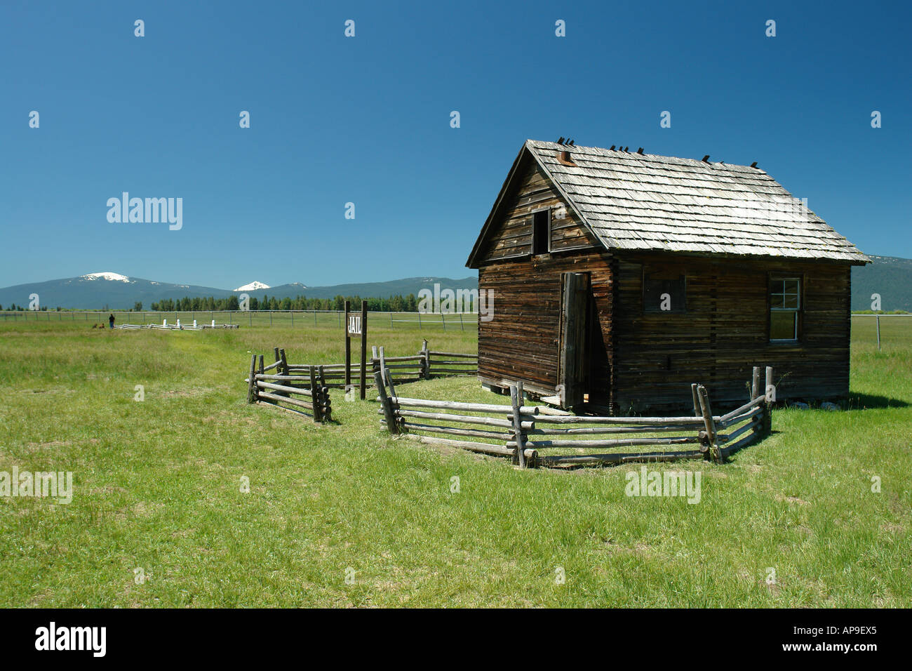 AJD51159, OR Fort Klamath, Oregon, Holz River Valley, Fort Klamath historische Grenzposten und Museum, Gefängnis Stockfoto