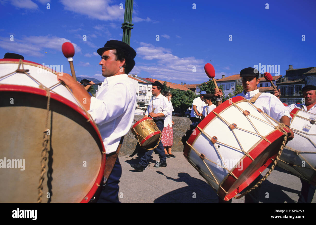 Trommler am traditionellen Festzug Feiras Novas, Ponte de Lima, Minho, Portugal Stockfoto