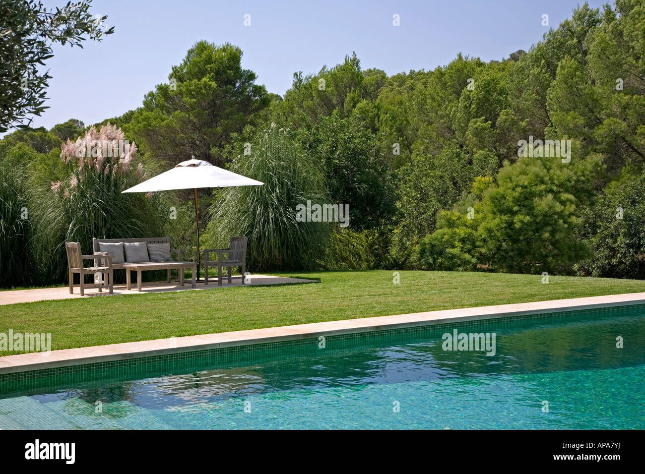 Garten und Swimmingpool. Santa Maria. Insel Mallorca. Spanien Stockfoto