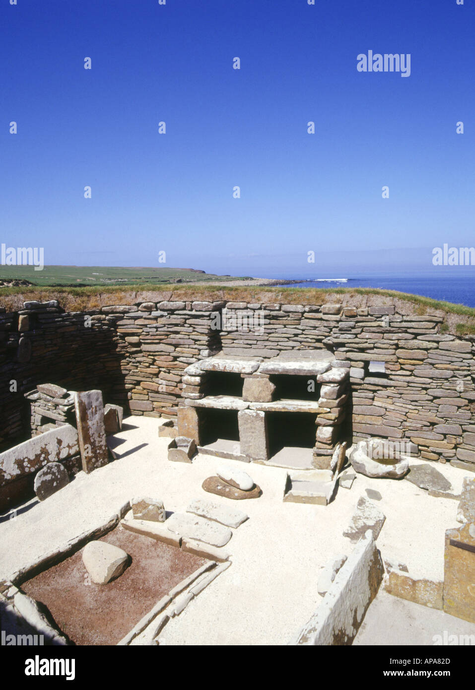 dh Neolithisches Dorf prähistorische SKARA BRAE ORKNEY House Zimmer und Skaill Bay Siedlung schottland großbritannien britische Bronzezeit großbritannien Stockfoto