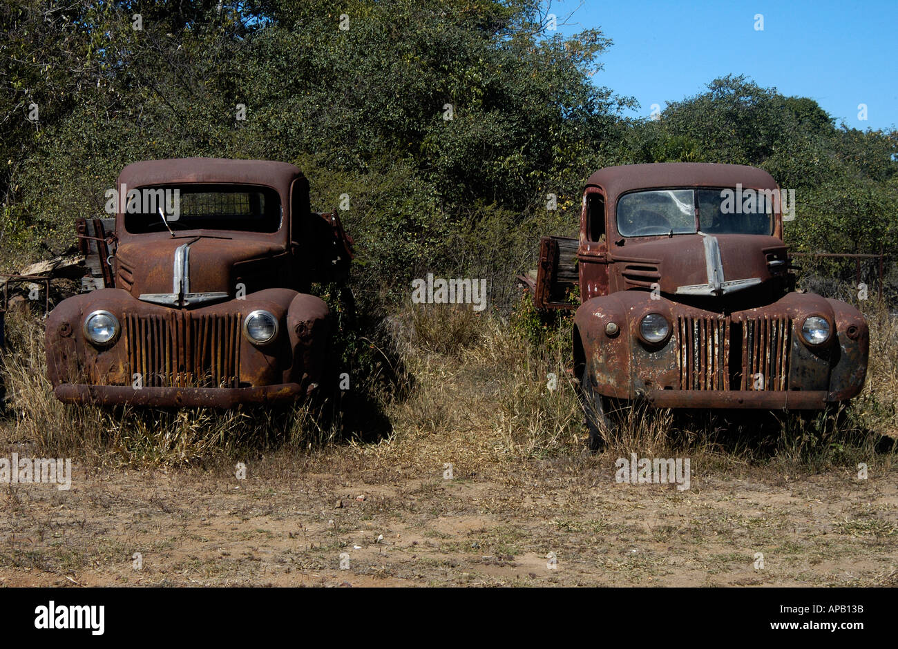 Rostige alte Ford LKW links nach Verfall in Ravenswood eine Goldgräberstadt in der Nähe von Townsville, Queensland Australien Stockfoto